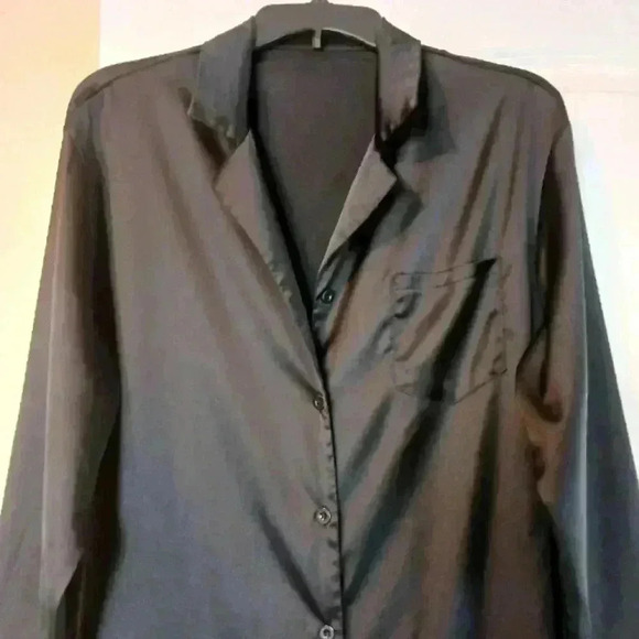 Satin black classy night button down shirt. Classic style Size Medium - Picture 5 of 7